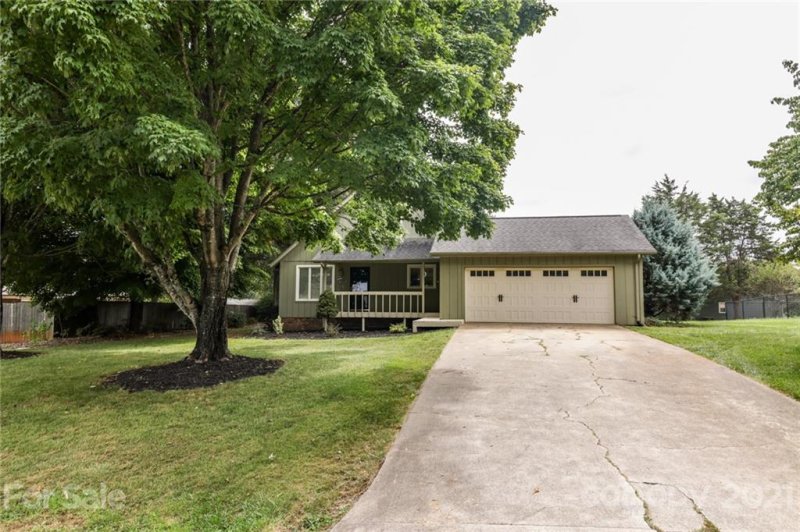 Property image 3 at 4995 Forest Ridge Drive, Hickory, NC 28602