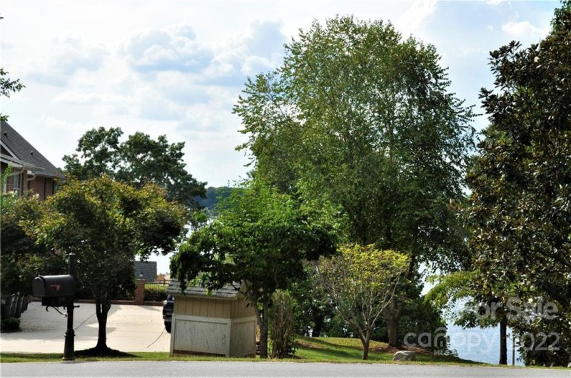 Property image 4 at 273 Greenbay Road, Mooresville, NC 28117