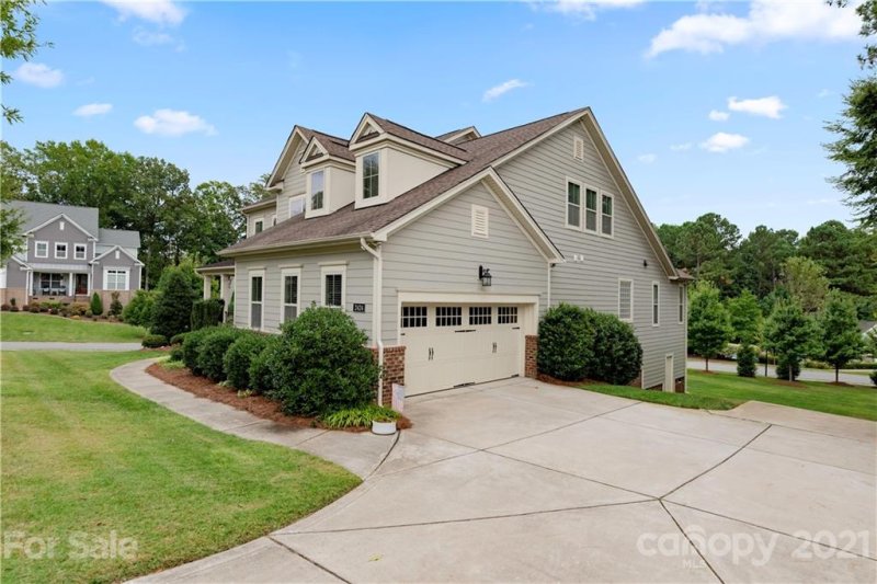 Property image 4 at 2424 Island Lake Drive, Charlotte, NC 28214