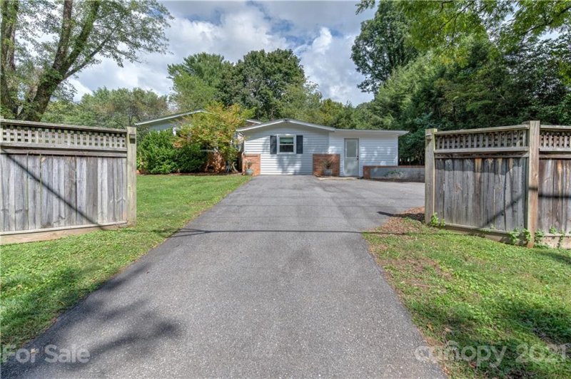 Property image 2 at 2 Sunset Drive, Swannanoa, NC 28778