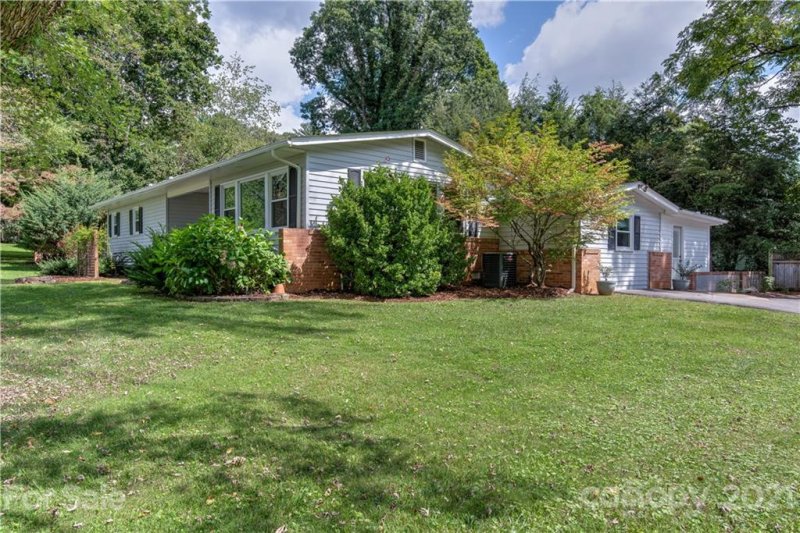 Property image 3 at 2 Sunset Drive, Swannanoa, NC 28778