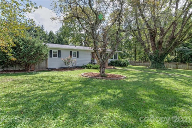 Property image 4 at 2 Sunset Drive, Swannanoa, NC 28778