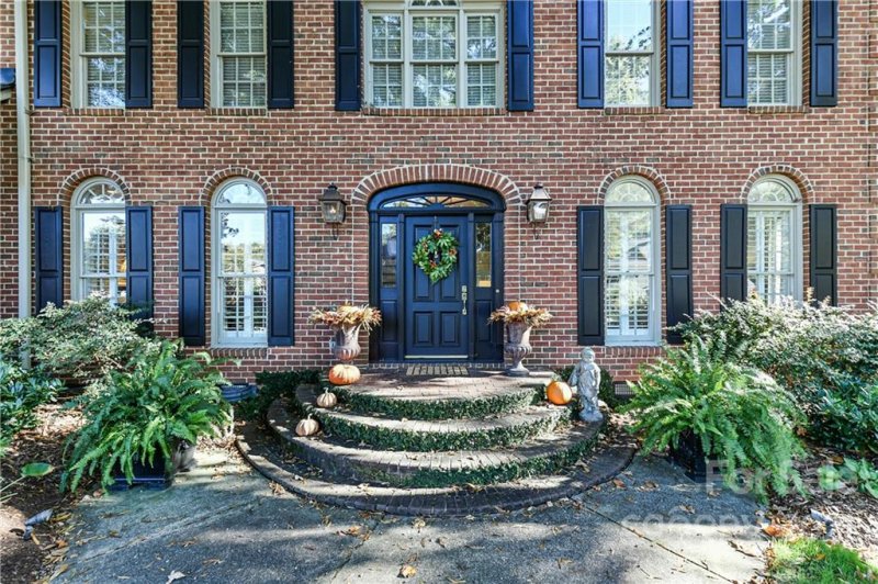 Property image 2 at 1116 Laurel Park Lane, Charlotte, NC 28270