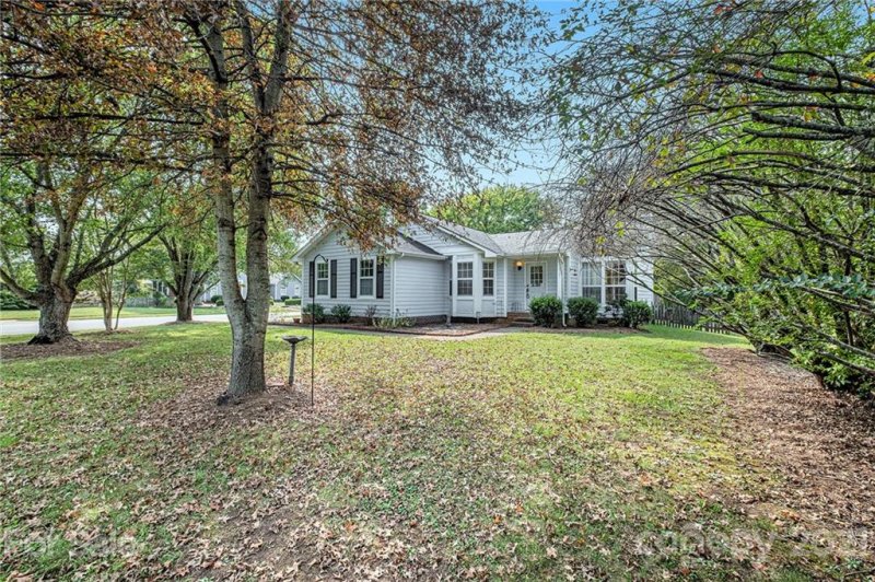 Property image 2 at 13501 Krislyn Woods Place, Charlotte, NC 28278