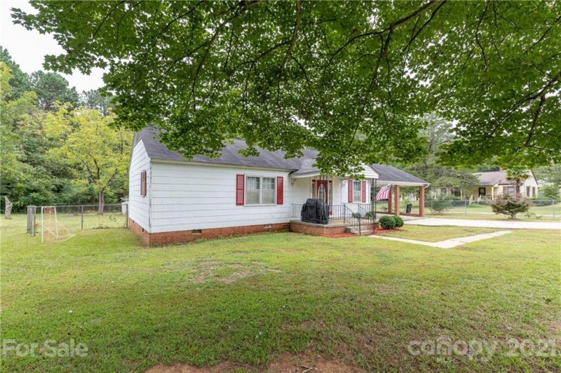 Property image 2 at 1200 Laurel Avenue, Lancaster, SC 29720