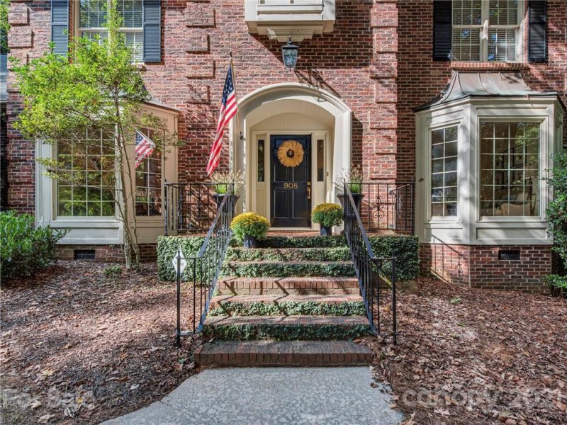 Property image 2 at 908 Longfield Circle, Charlotte, NC 28270