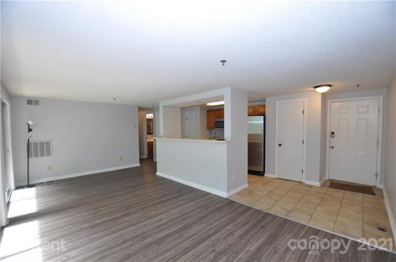 Property image 3 at 1614 Arlyn Circle, Charlotte, NC 28213