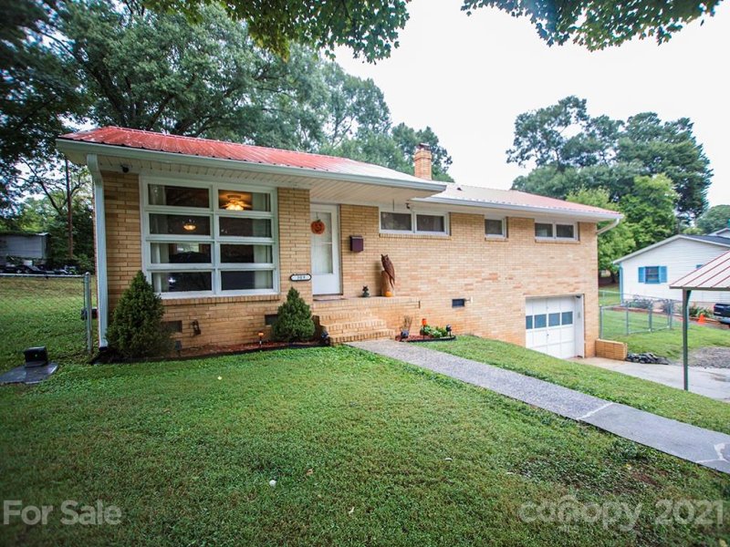 Property image 2 at 309 Dutchman Avenue, Mount Holly, NC 28120
