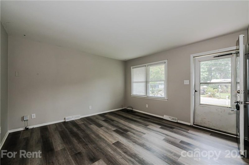 Property image 2 at 423 Edgegreen Drive, Charlotte, NC 28217