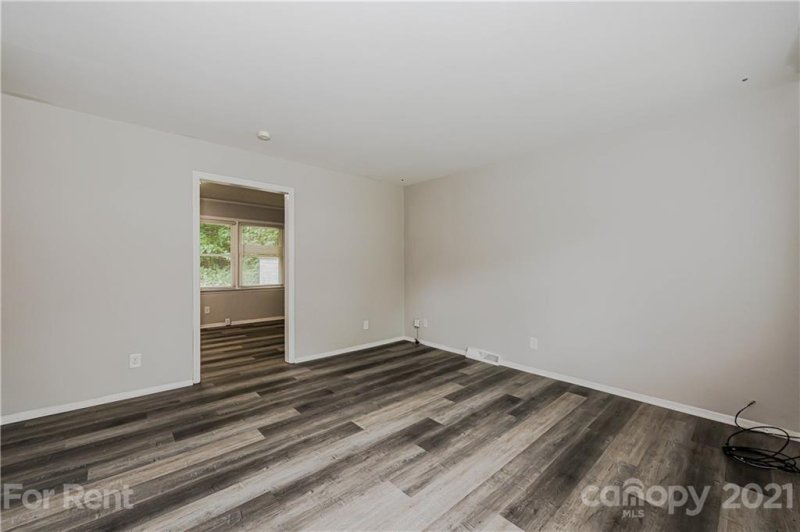 Property image 3 at 423 Edgegreen Drive, Charlotte, NC 28217