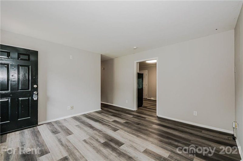 Property image 4 at 423 Edgegreen Drive, Charlotte, NC 28217