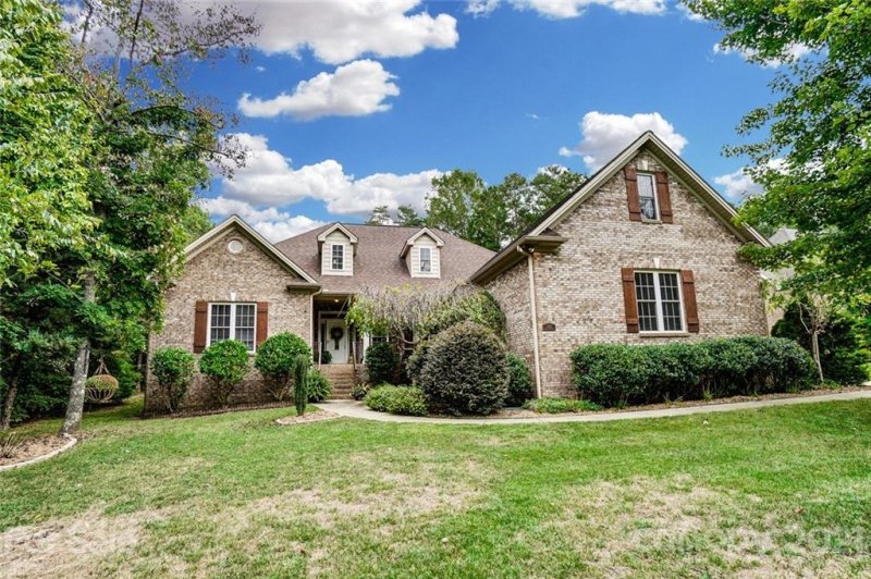 Property image 2 at 3650 Maple Brook Drive, Denver, NC 28037