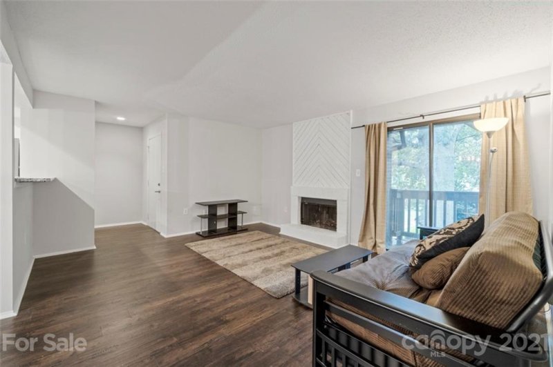 Property image 4 at 5012 Sardis Road, Charlotte, NC 28270