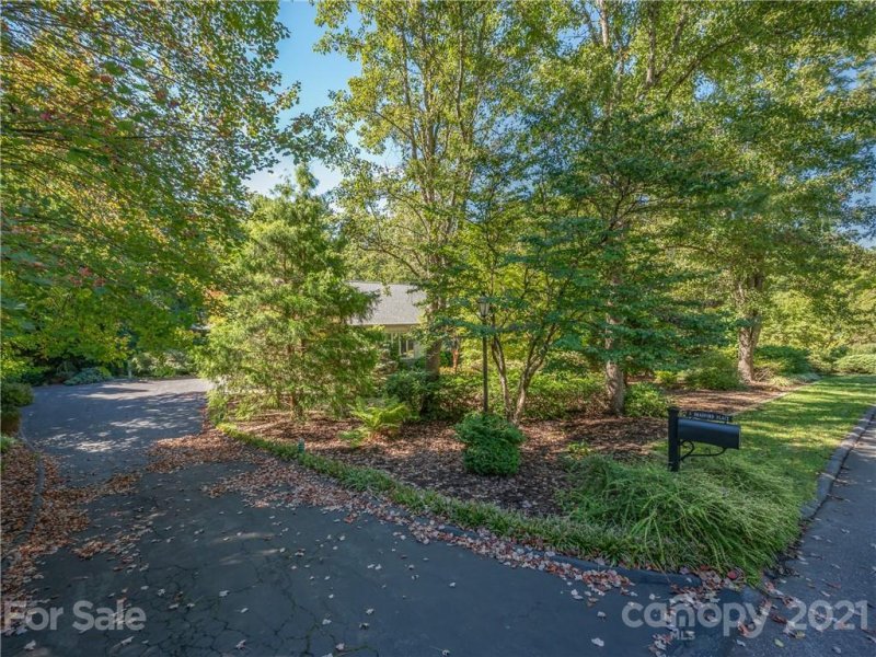 Property image 2 at 3 Bradford Place, Hendersonville, NC 28791