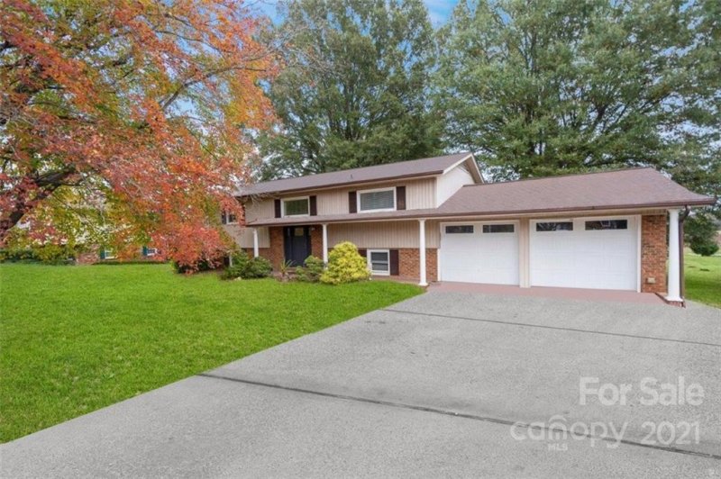 Property image 2 at 203 S Greenbriar Road, Statesville, NC 28625