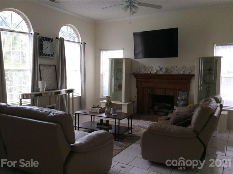 Property image 2 at 918 Gretna Green Drive, Charlotte, NC 28217