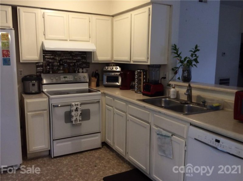 Property image 5 at 918 Gretna Green Drive, Charlotte, NC 28217