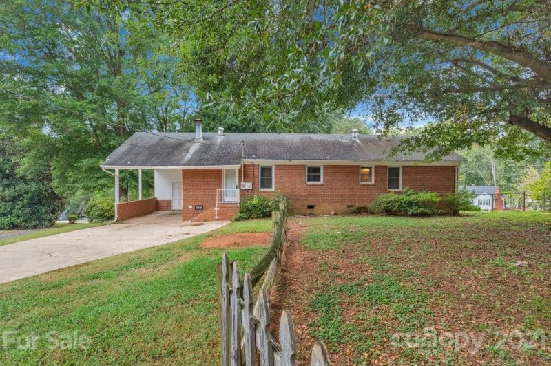 Property image 4 at 111 Point Circle, Belmont, NC 28012