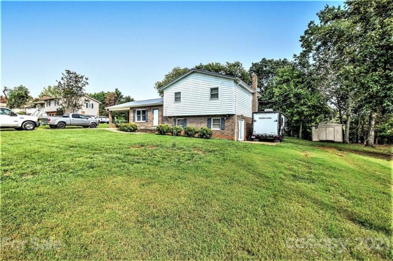 Property image 4 at 1274 Courtney Drive, Hickory, NC 28602