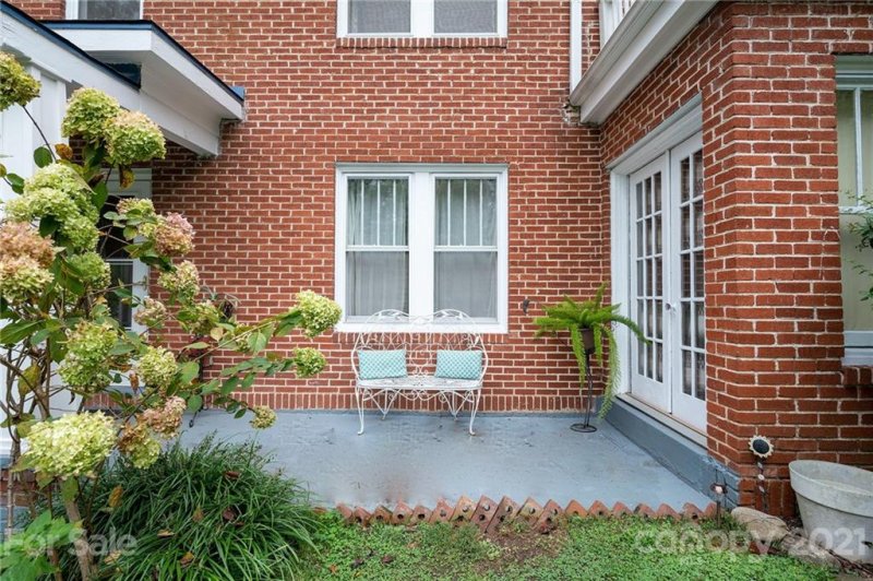 Property image 3 at 18 Robinwood Avenue, Asheville, NC 28806