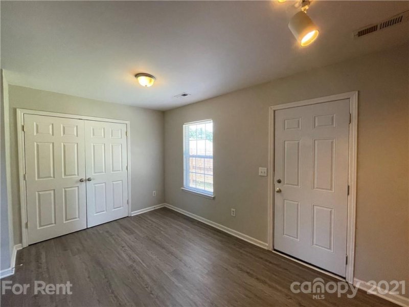 Property image 3 at 621 Mistral Way, Charlotte, NC 28208