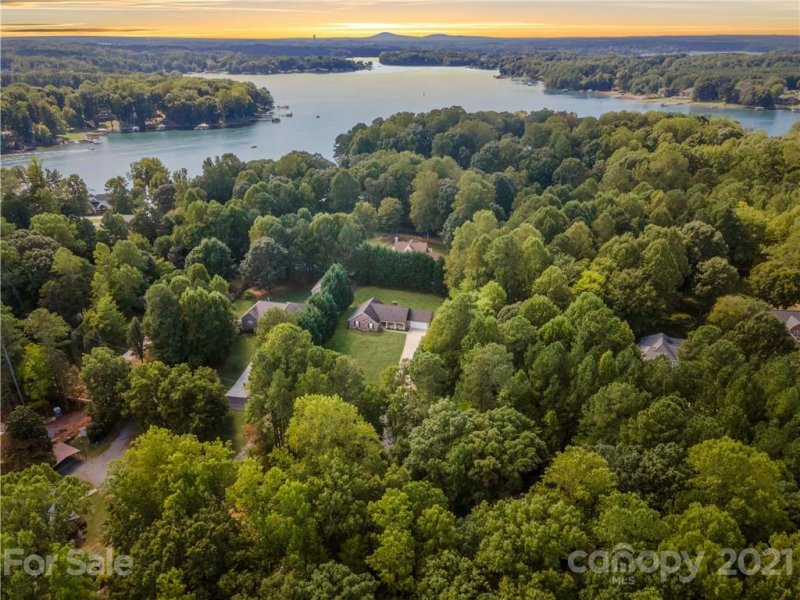 Property image 2 at 255 Collingswood Road, Mooresville, NC 28117