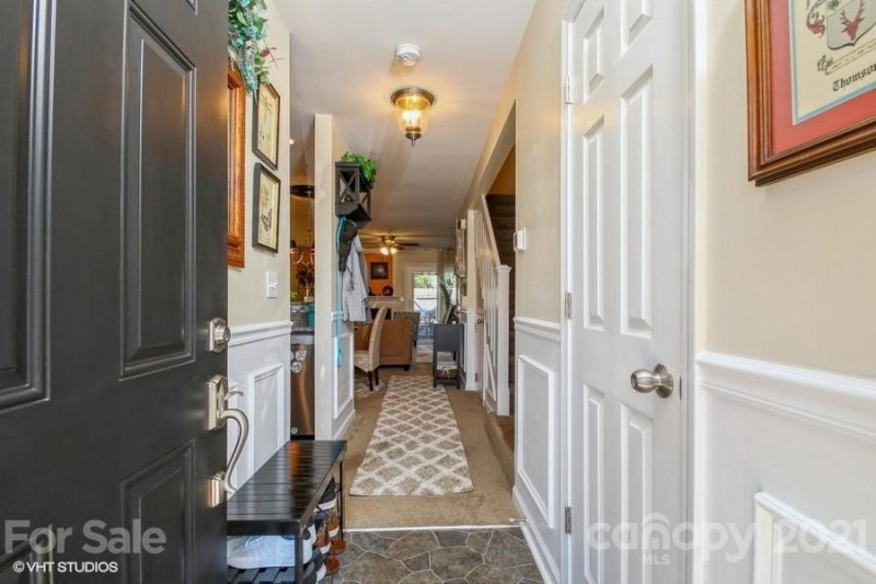 Property image 4 at 3811 Mosscroft Lane, Charlotte, NC 28215