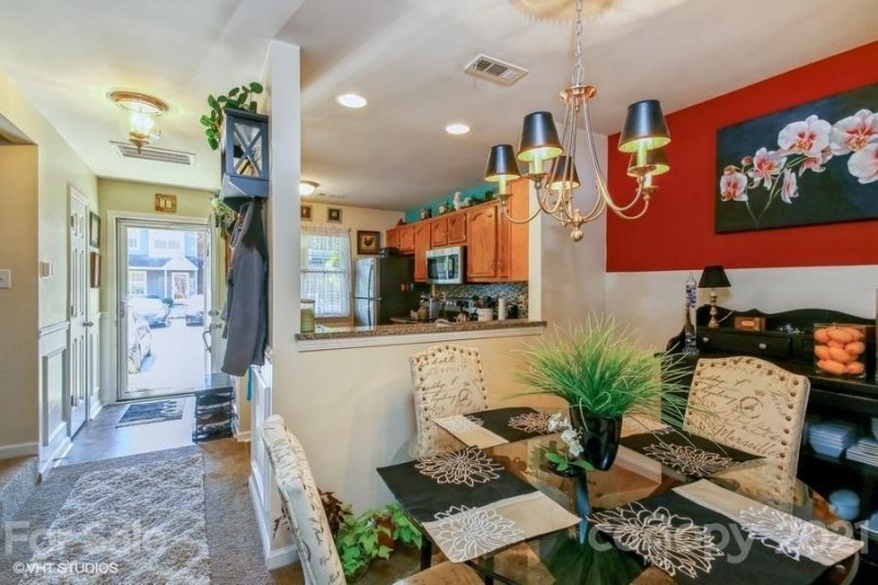 Property image 5 at 3811 Mosscroft Lane, Charlotte, NC 28215