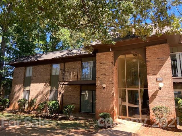 Property image 2 at 300 Orchard Trace Lane, Charlotte, NC 28213