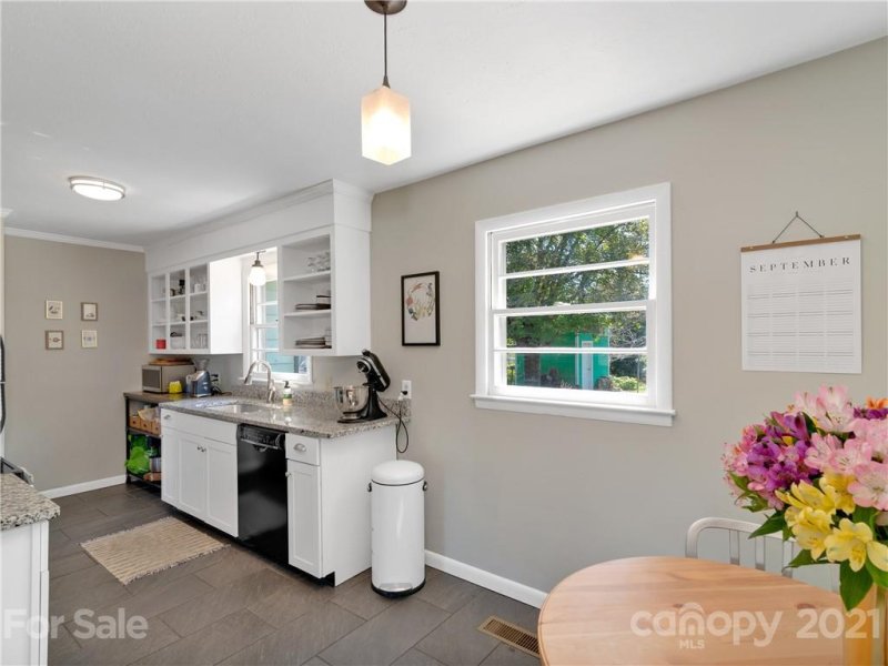 Property image 5 at 11 Holly Street, Asheville, NC 28806