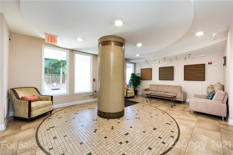 Property image 3 at 1000 E Woodlawn Road, Charlotte, NC 28209