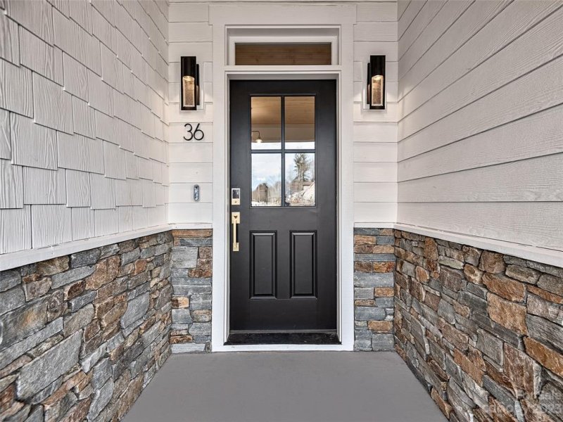 Property image 3 at 36 Ashe Park Circle, Asheville, NC 28806