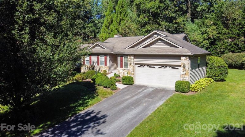 Property image 3 at 16 Tall Pines Road, Hendersonville, NC 28739