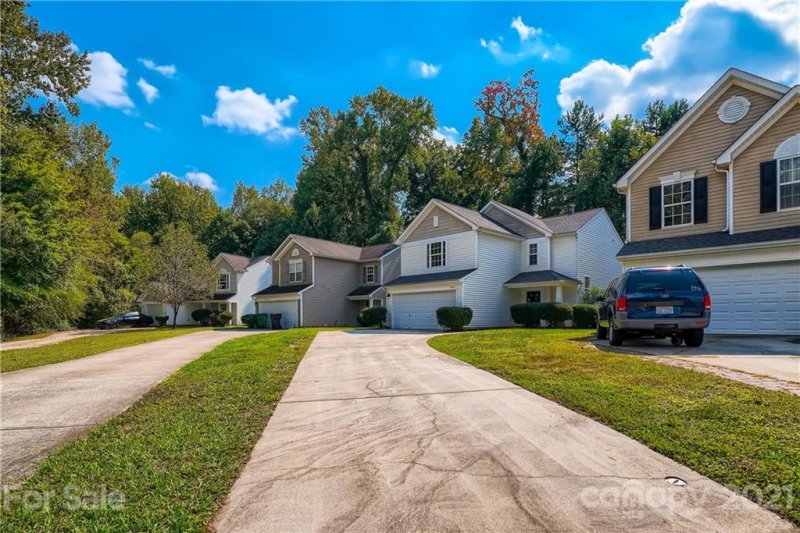 Property image 5 at 6340 Green Vista Court, Charlotte, NC 28212