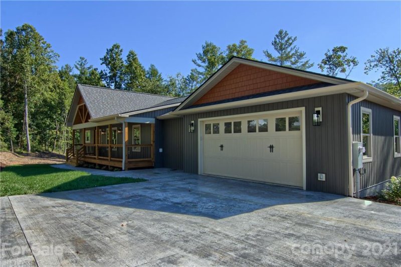 Property image 2 at 83 Crystal Dawn Drive, Hendersonville, NC 28739