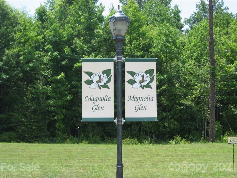 1061 The Glen Street