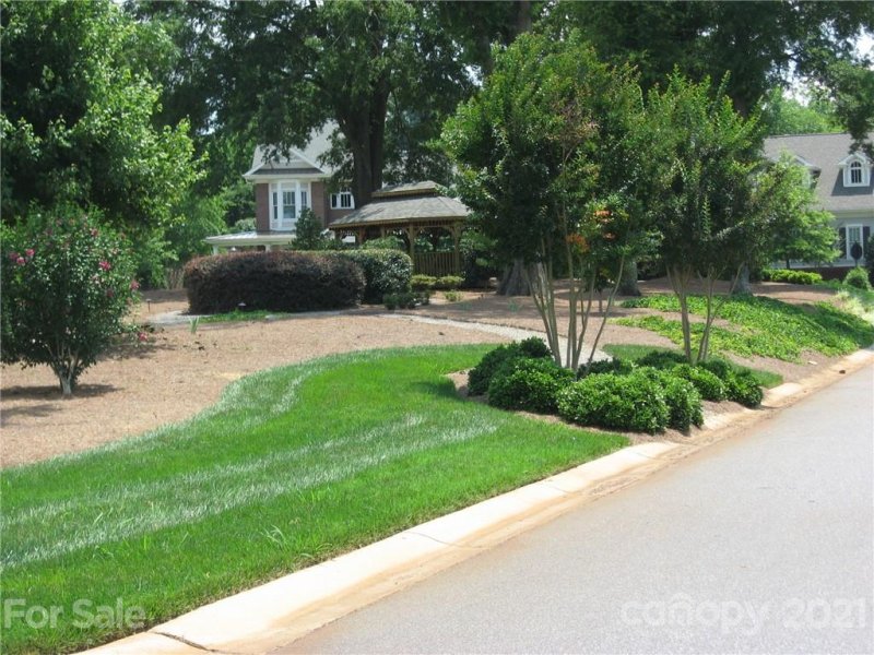 Property image 3 at 1061 The Glen Street, Statesville, NC 28677