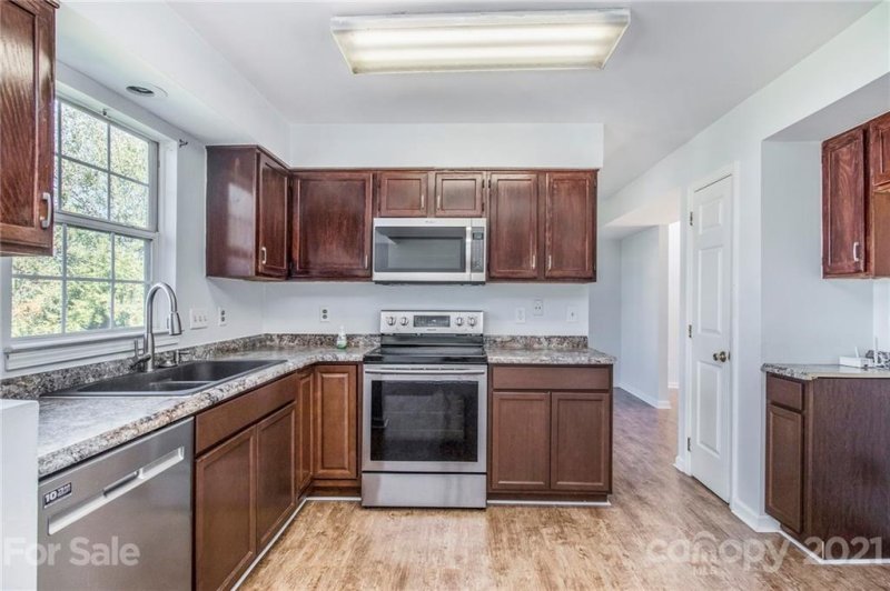 Property image 2 at 9403 Fetlock Court, Charlotte, NC 28216