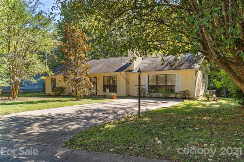 8428 Rittenhouse Circle