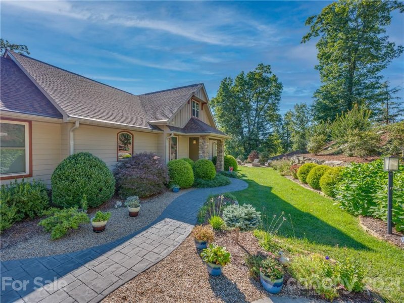 Property image 3 at 57 Mountainaire Court, Hendersonville, NC 28792