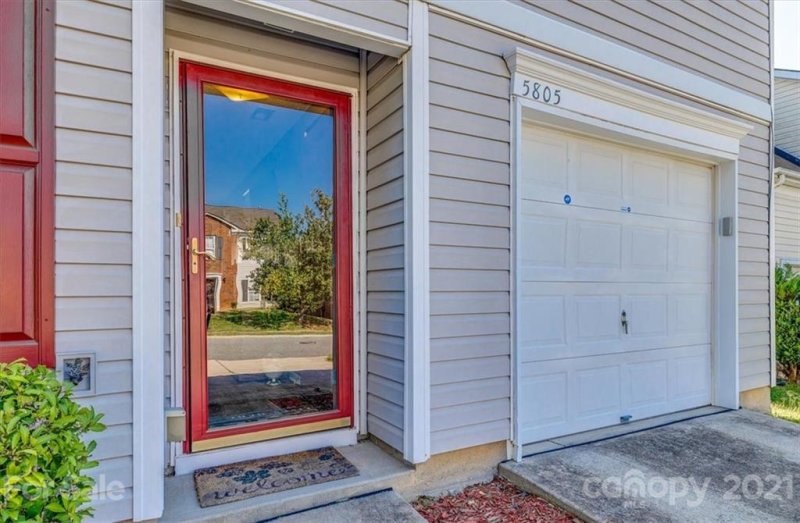 Property image 2 at 5805 Greenway Vista Lane, Charlotte, NC 28216