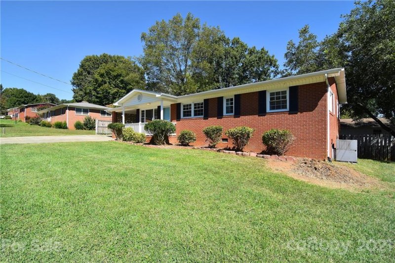 Property image 2 at 343 Walton Drive, Statesville, NC 28625