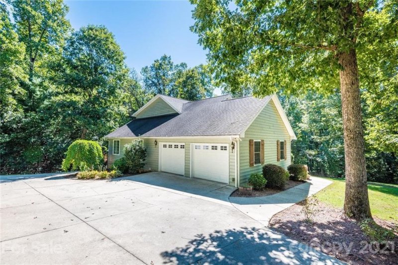 Property image 3 at 2055 Tall Oak Drive, Lenoir, NC 28645