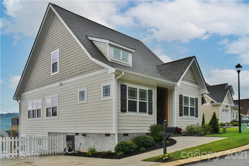 Property image 3 at 3 Leeds Lane, Black Mountain, NC 28711