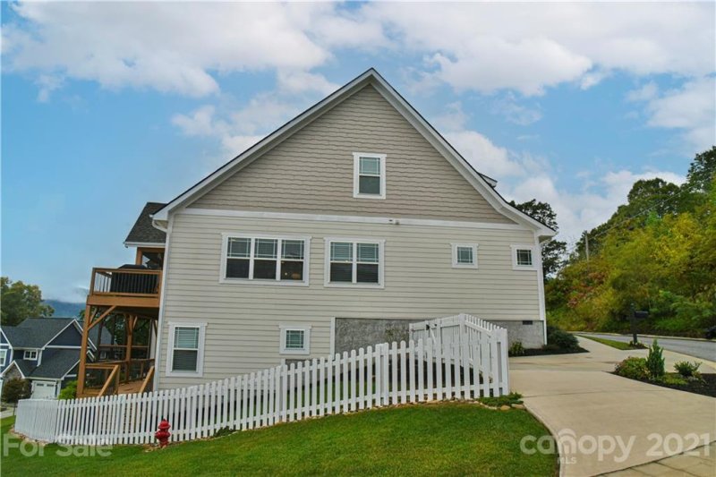 Property image 4 at 3 Leeds Lane, Black Mountain, NC 28711