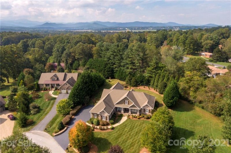 Property image 2 at 62 Vintage Barn Lane, Hendersonville, NC 28791