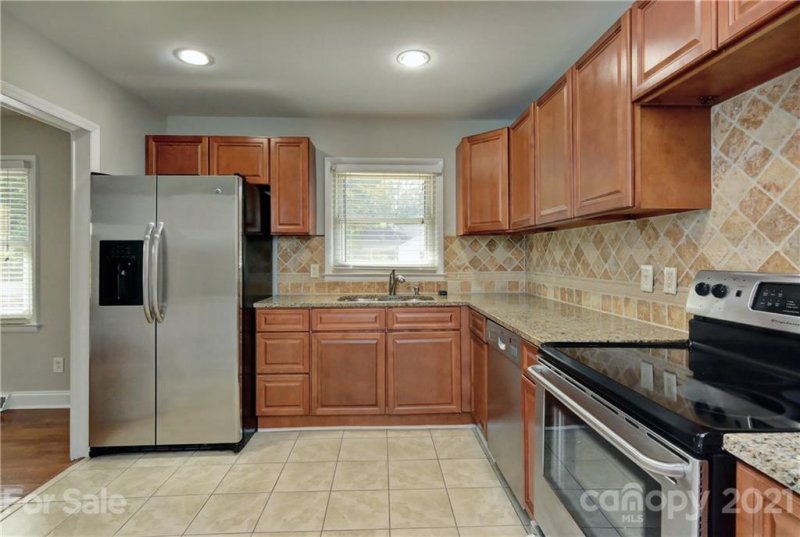 Property image 5 at 3052 Brookridge Lane, Charlotte, NC 28211