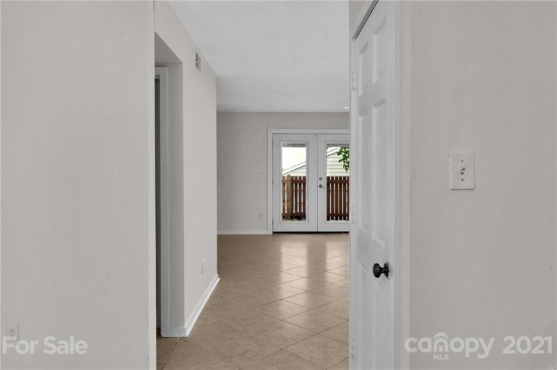 Property image 2 at 8233 Cedar Glen Drive, Charlotte, NC 28212