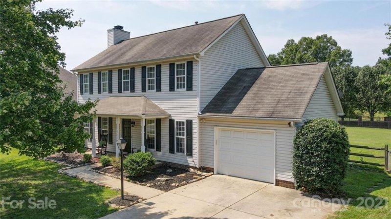 Property image 2 at 4119 Huntmeadow Drive, Charlotte, NC 28269