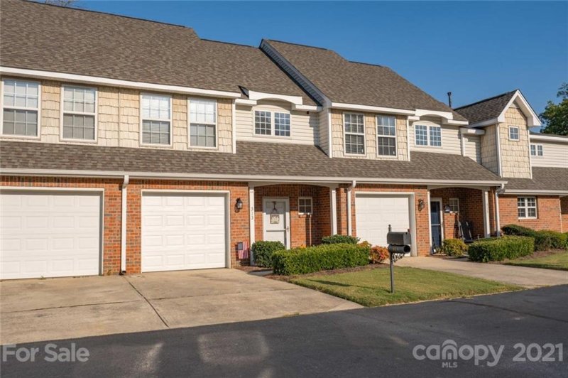 Property image 2 at 313 Valley Brook Lane, Concord, NC 28025